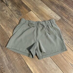 Lululemon On The Fly Short *Woven 2.5”